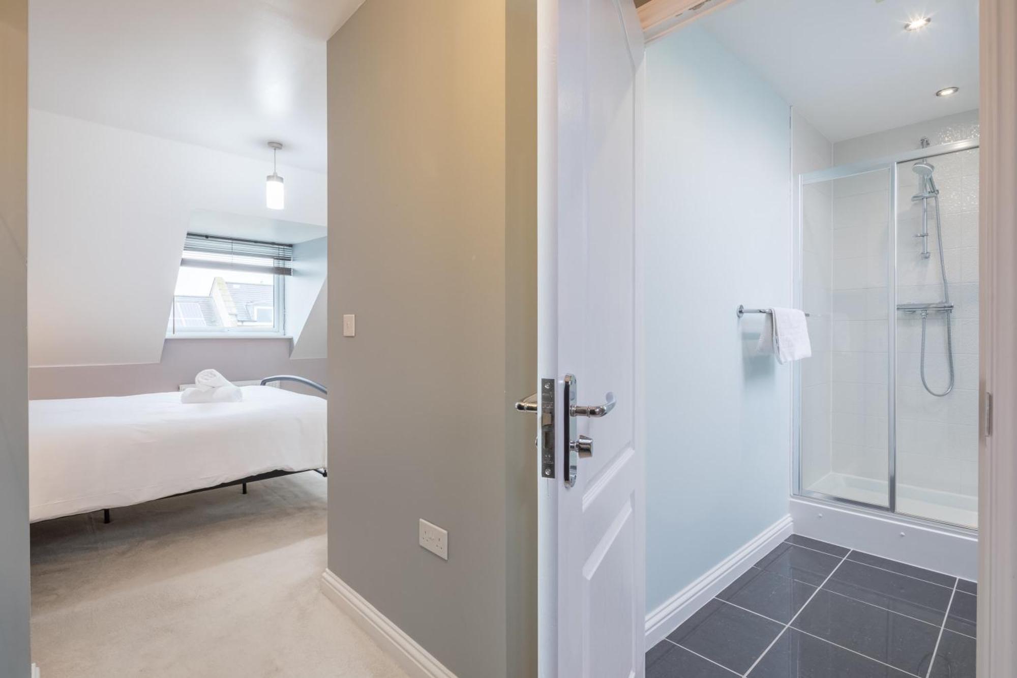 Modern And Comfy 3 Bed House Holiday home
