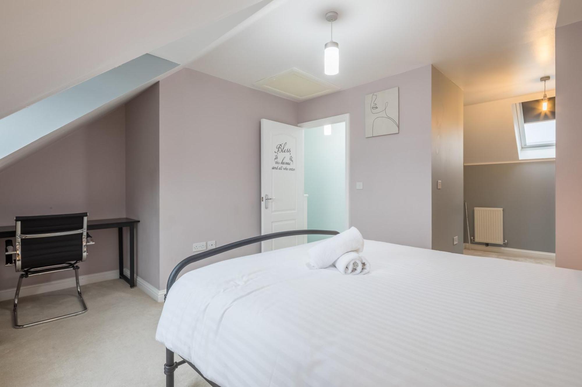 Modern And Comfy 3 Bed House *