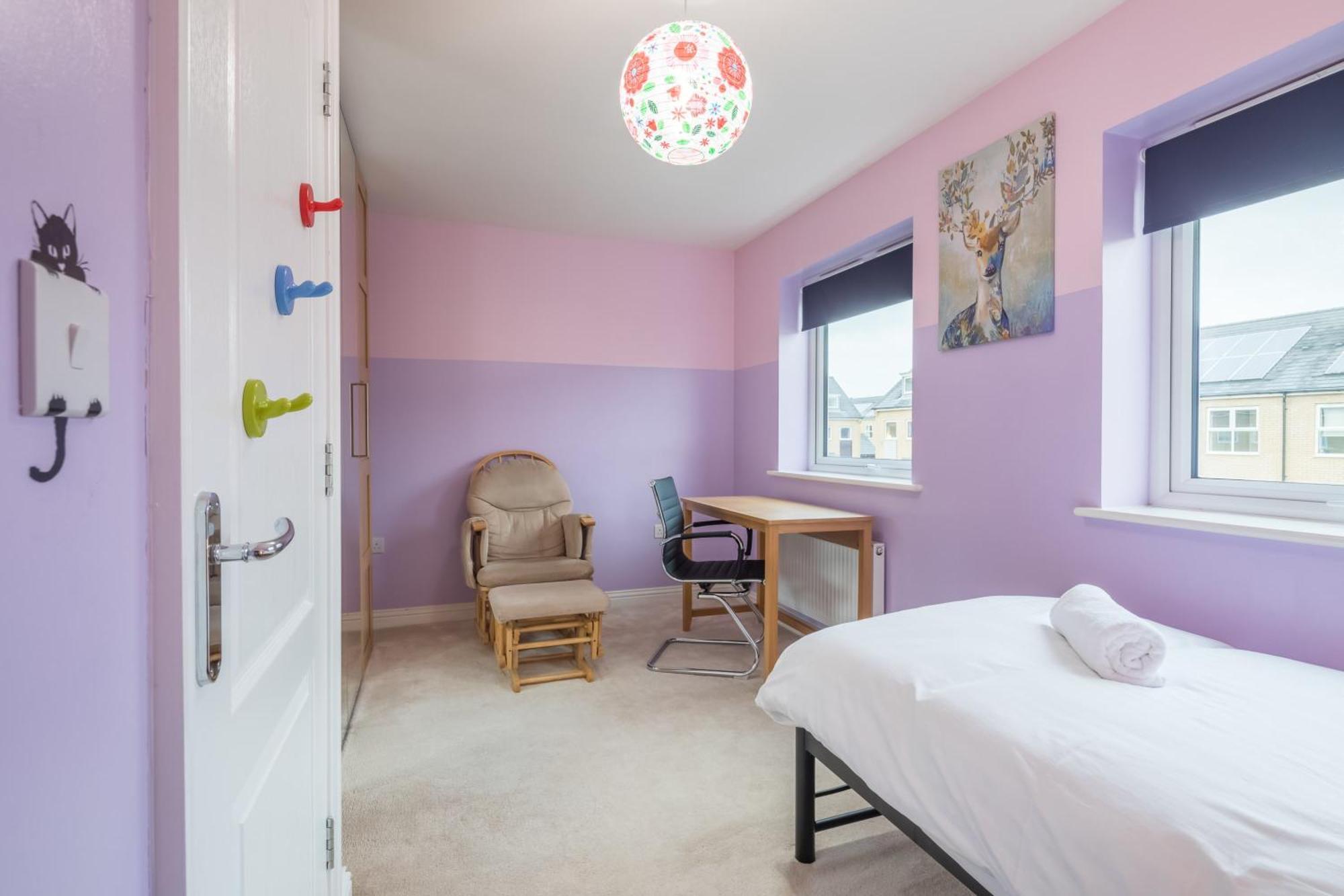 Modern And Comfy 3 Bed House *