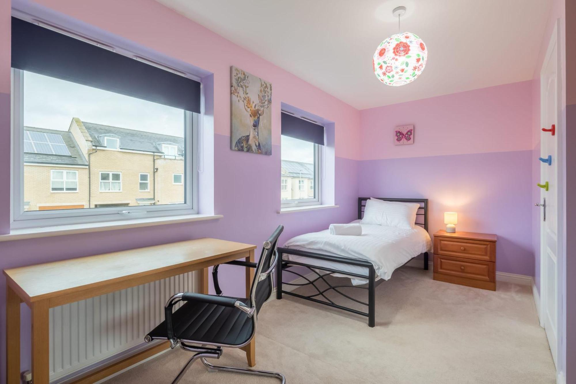 Modern And Comfy 3 Bed House Holiday home *