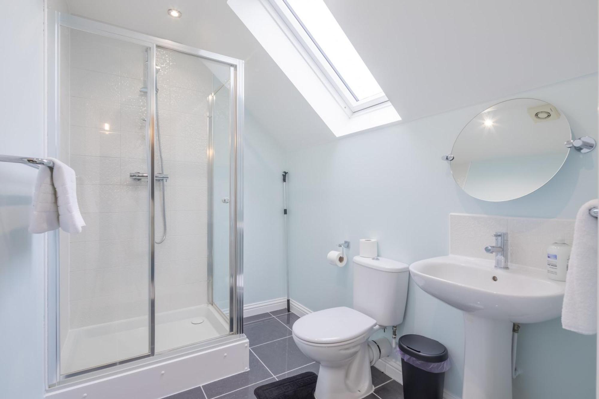 Modern And Comfy 3 Bed House *